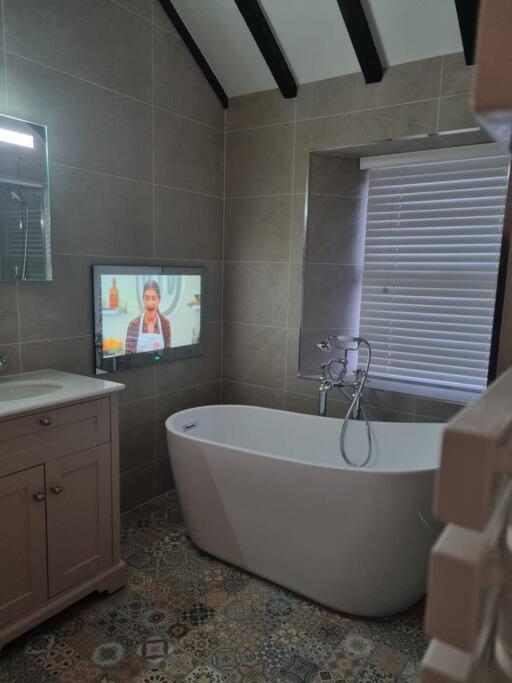 Luxurious Cottage With Hot Tub, Lake District Duddon Luaran gambar