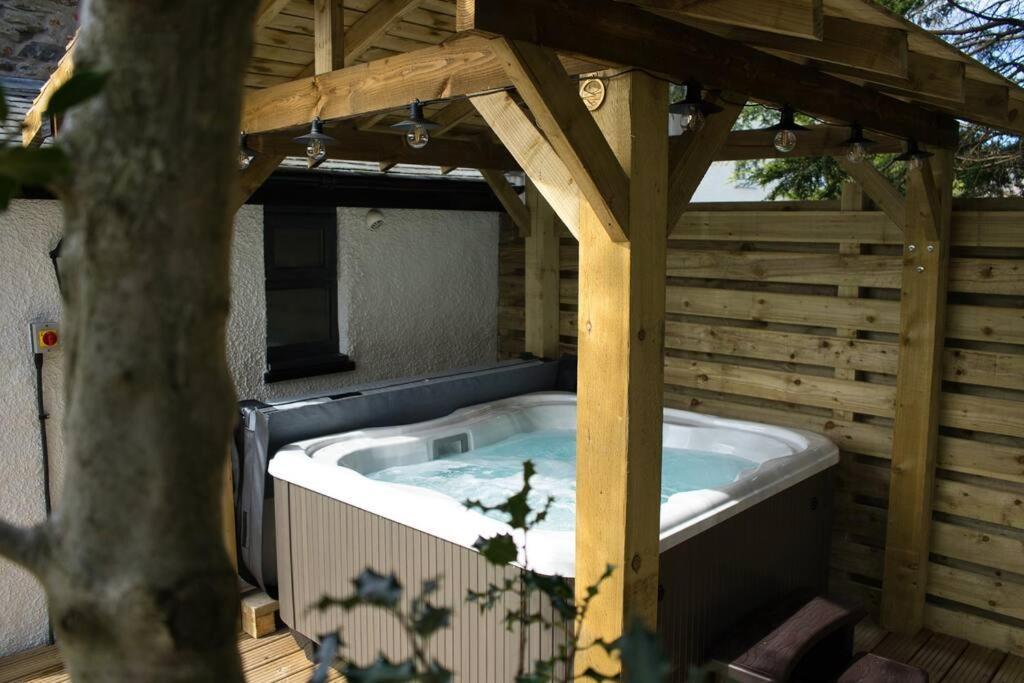 Luxurious Cottage With Hot Tub, Lake District Duddon Luaran gambar