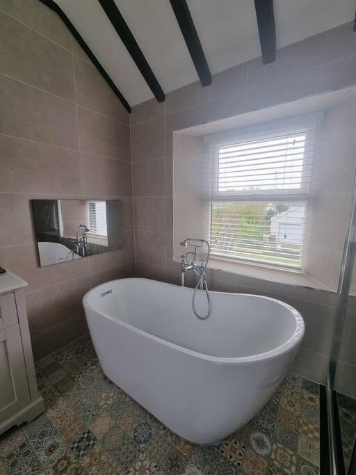 Luxurious Cottage With Hot Tub, Lake District Duddon Luaran gambar